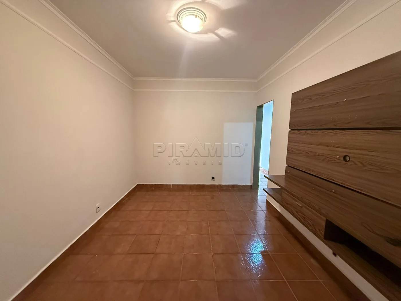 Alugar Casa / Padr&atilde;o em Ribeir&atilde;o Preto R$ 3.100,00 - Foto 4