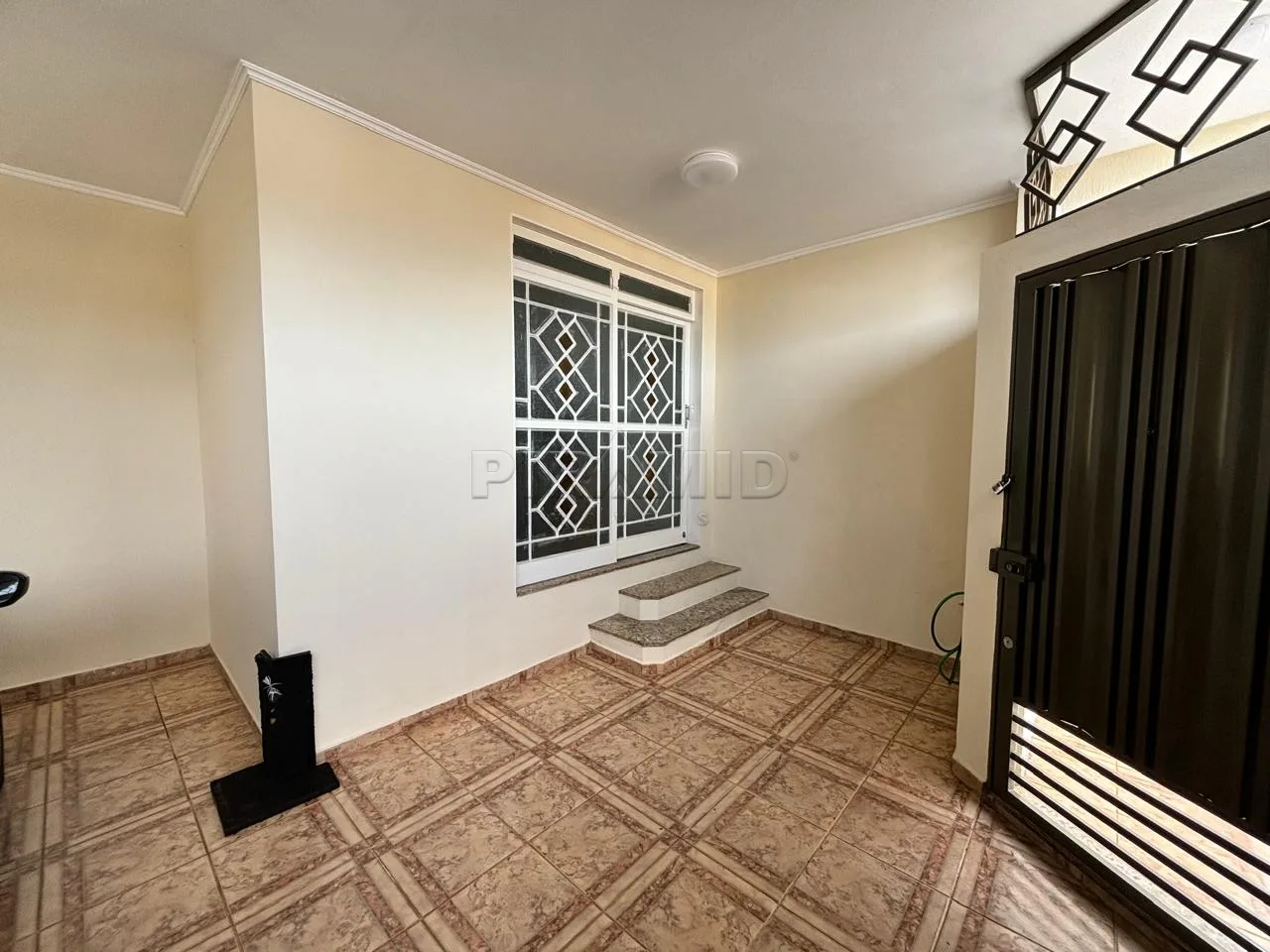 Comprar Casa / Padr&atilde;o em Ribeir&atilde;o Preto R$ 370.000,00 - Foto 1