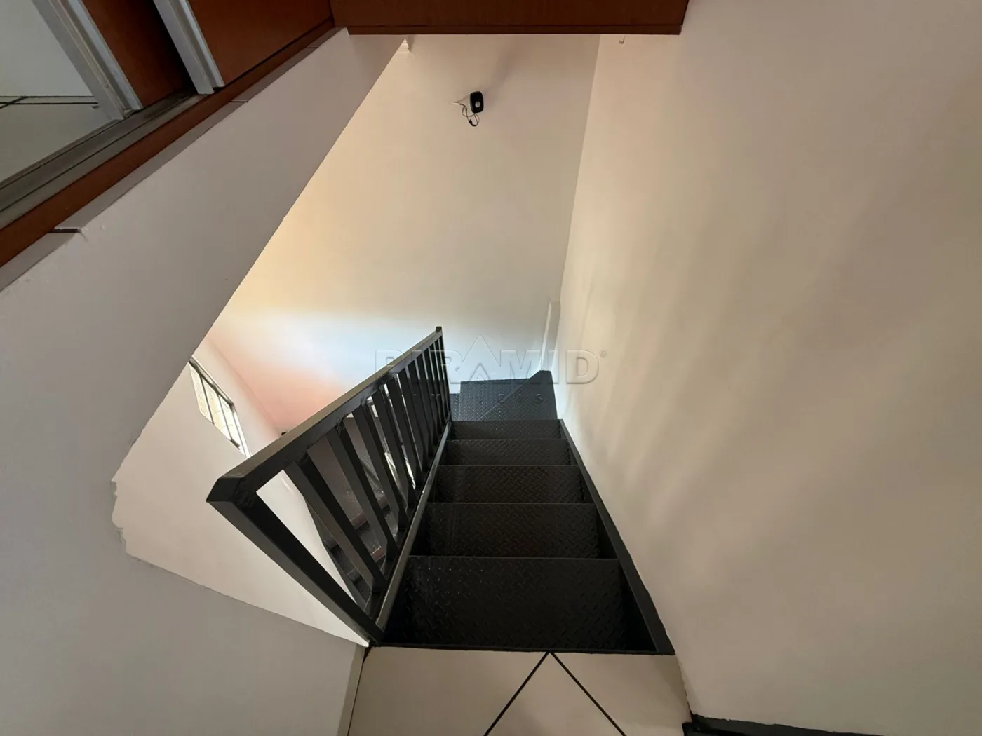 Alugar Casa / Padr&atilde;o em Ribeir&atilde;o Preto R$ 1.150,00 - Foto 1
