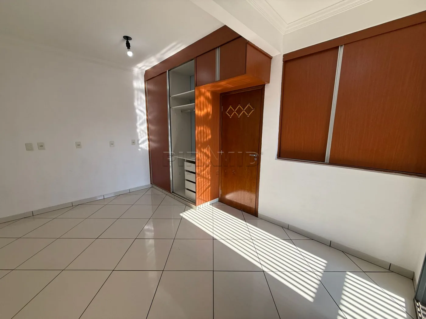 Alugar Casa / Padr&atilde;o em Ribeir&atilde;o Preto R$ 1.150,00 - Foto 5