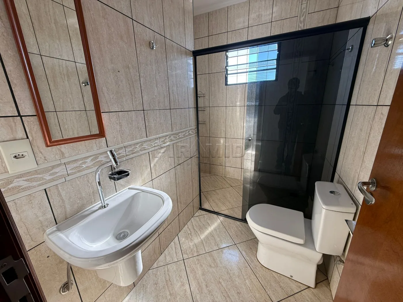 Alugar Casa / Padr&atilde;o em Ribeir&atilde;o Preto R$ 1.150,00 - Foto 8
