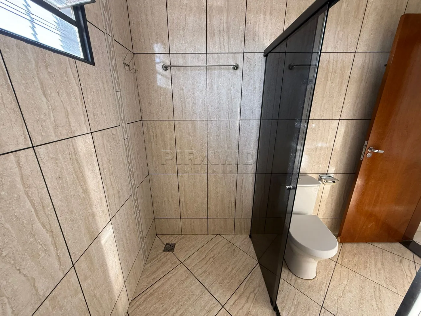 Alugar Casa / Padr&atilde;o em Ribeir&atilde;o Preto R$ 1.150,00 - Foto 9