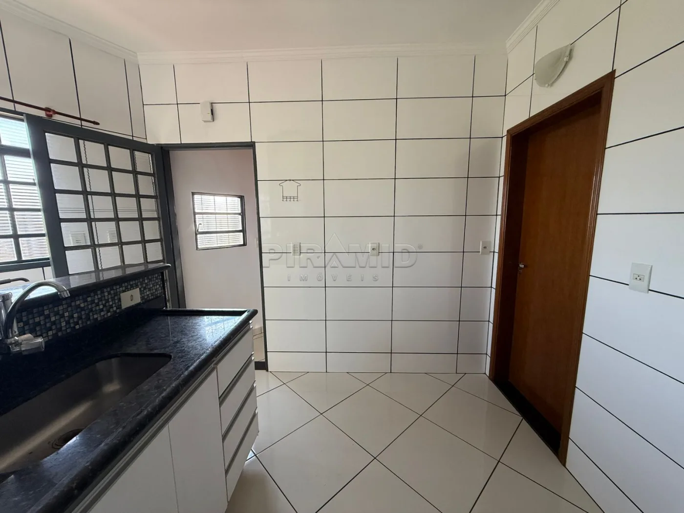 Alugar Casa / Padr&atilde;o em Ribeir&atilde;o Preto R$ 1.150,00 - Foto 12