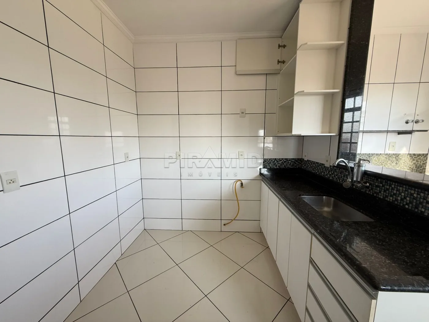 Alugar Casa / Padr&atilde;o em Ribeir&atilde;o Preto R$ 1.150,00 - Foto 14