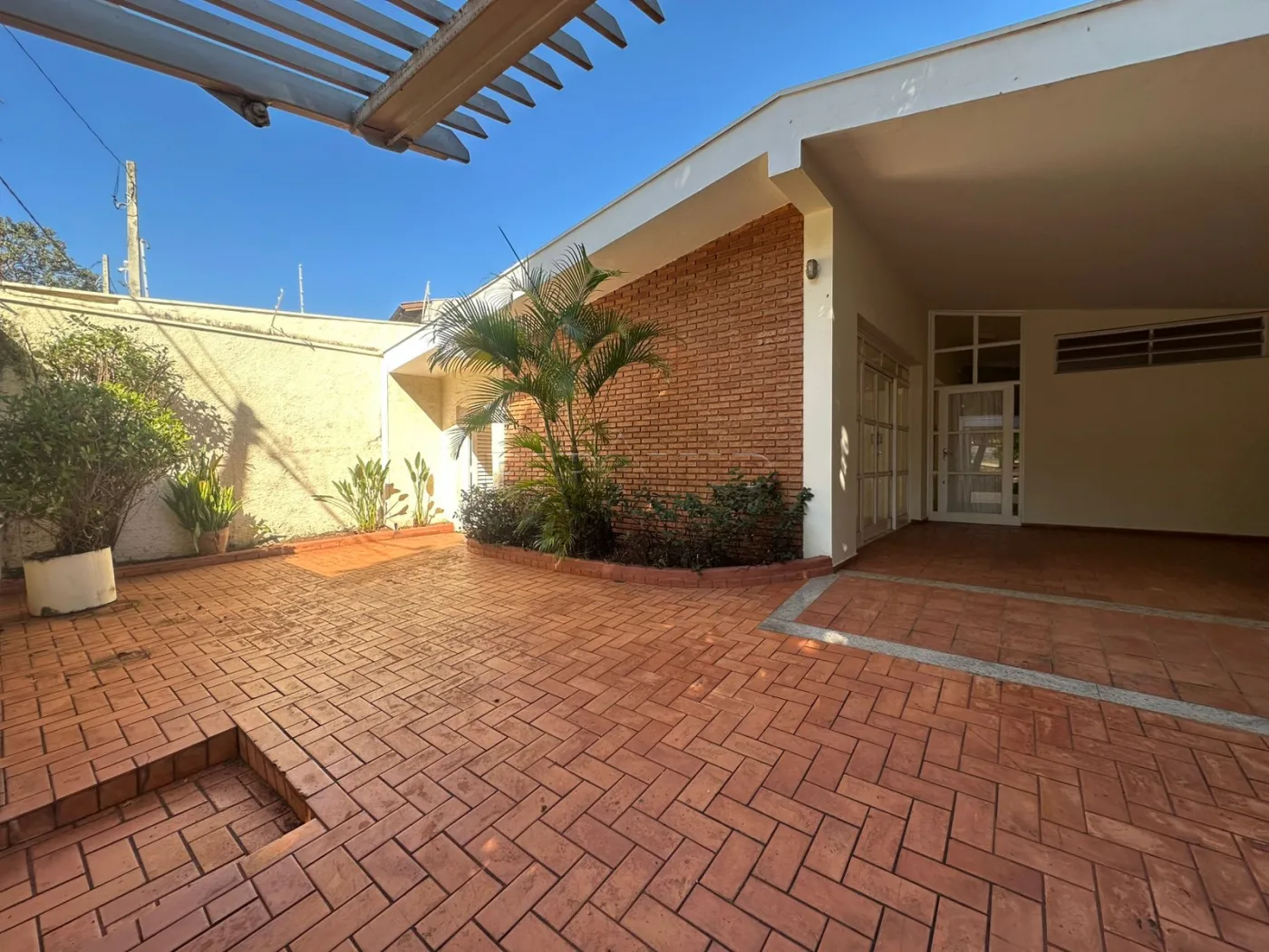 Alugar Casa / Padr&atilde;o em Ribeir&atilde;o Preto R$ 3.300,00 - Foto 1