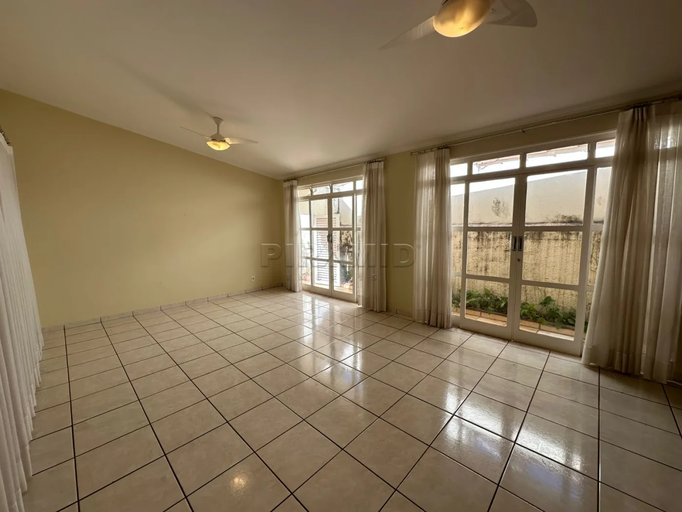 Alugar Casa / Padr&atilde;o em Ribeir&atilde;o Preto R$ 3.300,00 - Foto 4