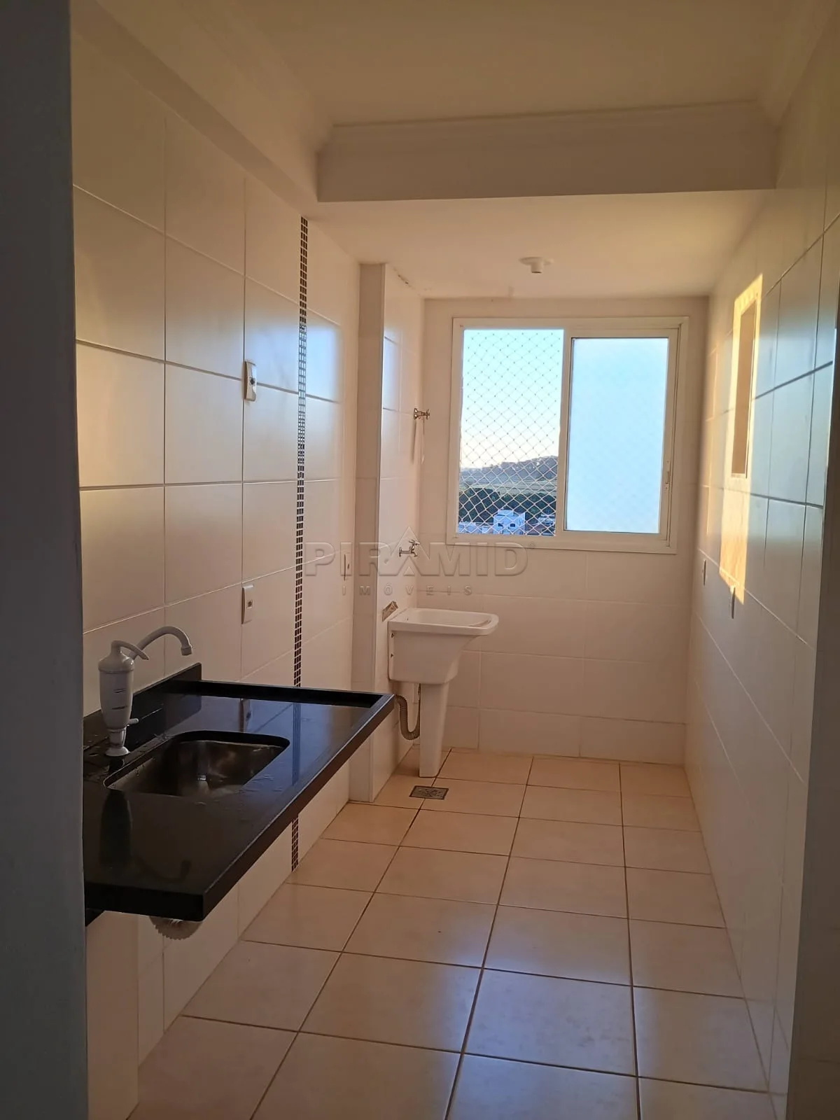Alugar Apartamento / Padr&atilde;o em Ribeir&atilde;o Preto R$ 1.600,00 - Foto 2