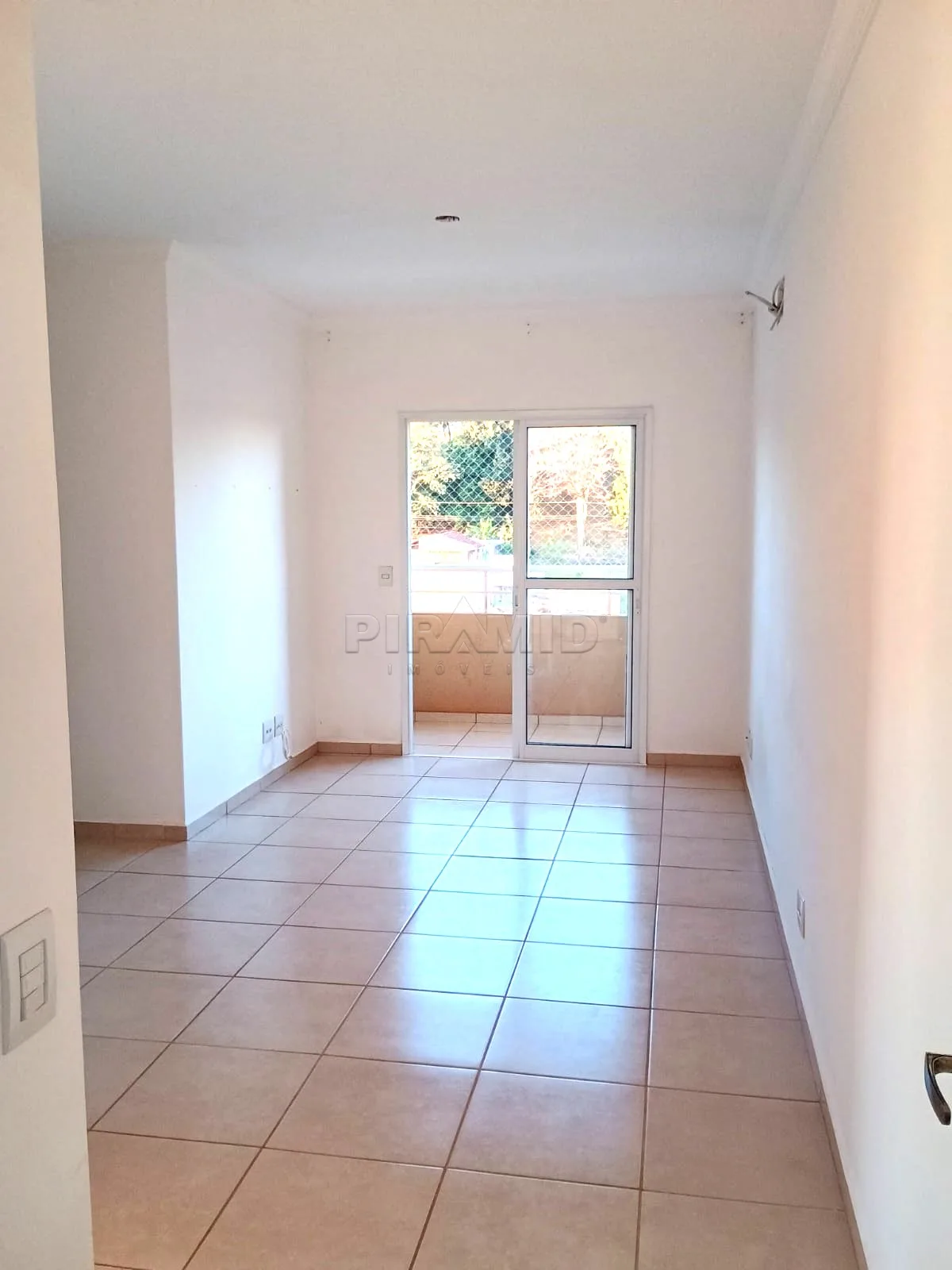 Alugar Apartamento / Padr&atilde;o em Ribeir&atilde;o Preto R$ 1.600,00 - Foto 1