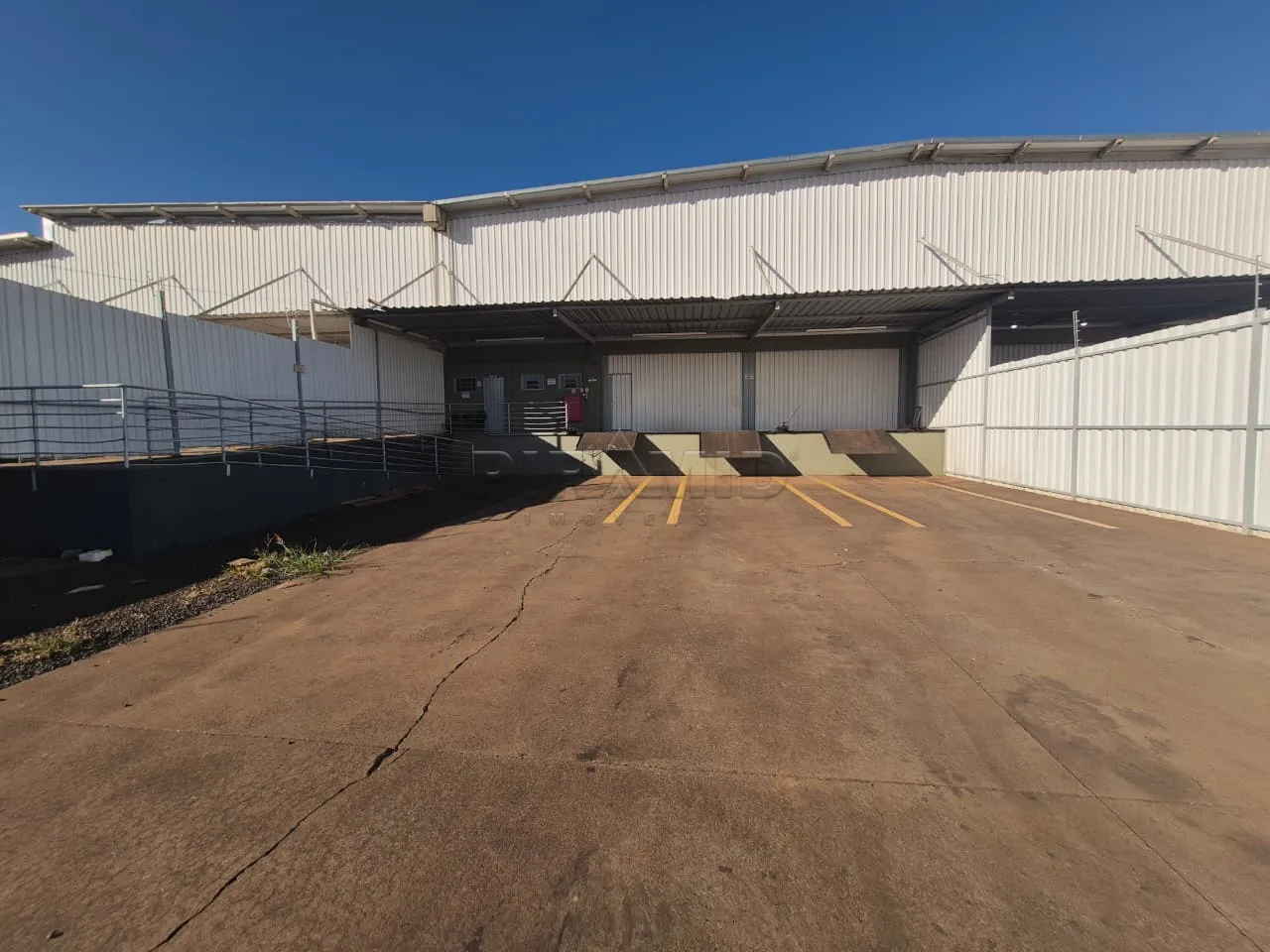 Alugar Comercial / Galp&atilde;o  Barrac&atilde;o em Ribeir&atilde;o Preto R$ 28.000,00 - Foto 1