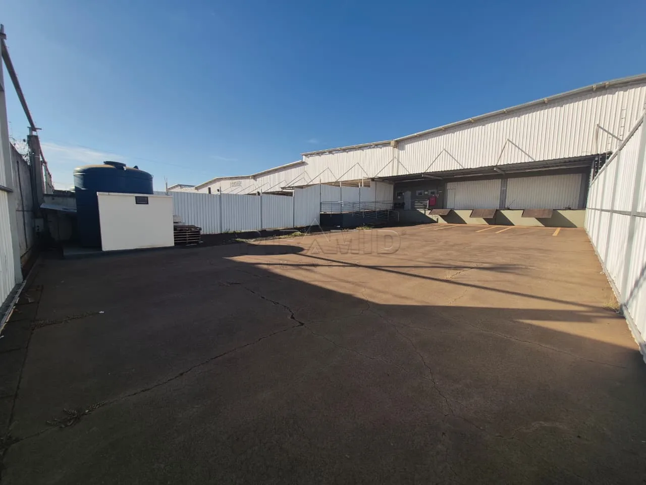 Alugar Comercial / Galp&atilde;o  Barrac&atilde;o em Ribeir&atilde;o Preto R$ 28.000,00 - Foto 2