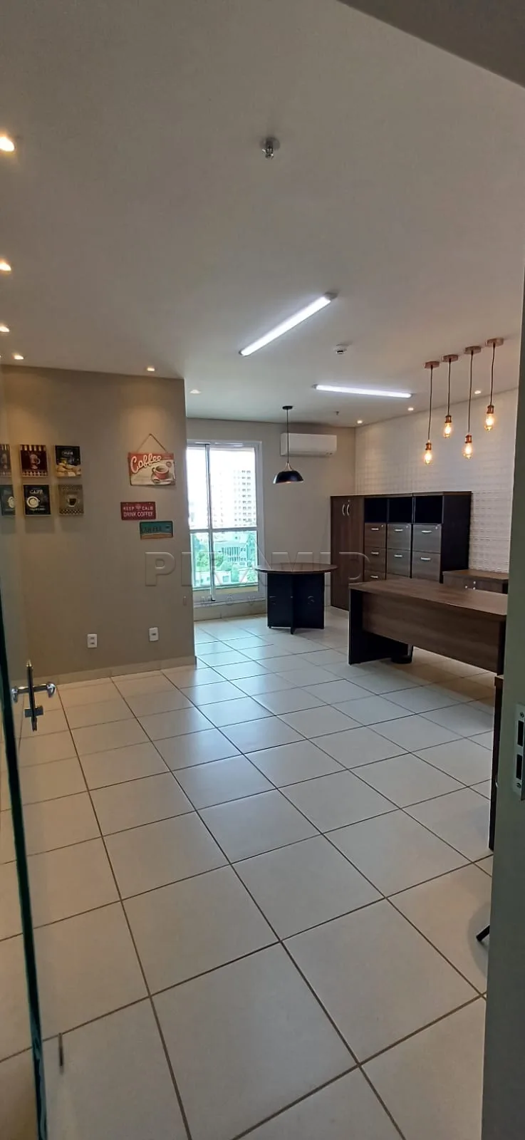 Alugar Comercial / Sala em Ribeir&atilde;o Preto R$ 2.050,00 - Foto 3