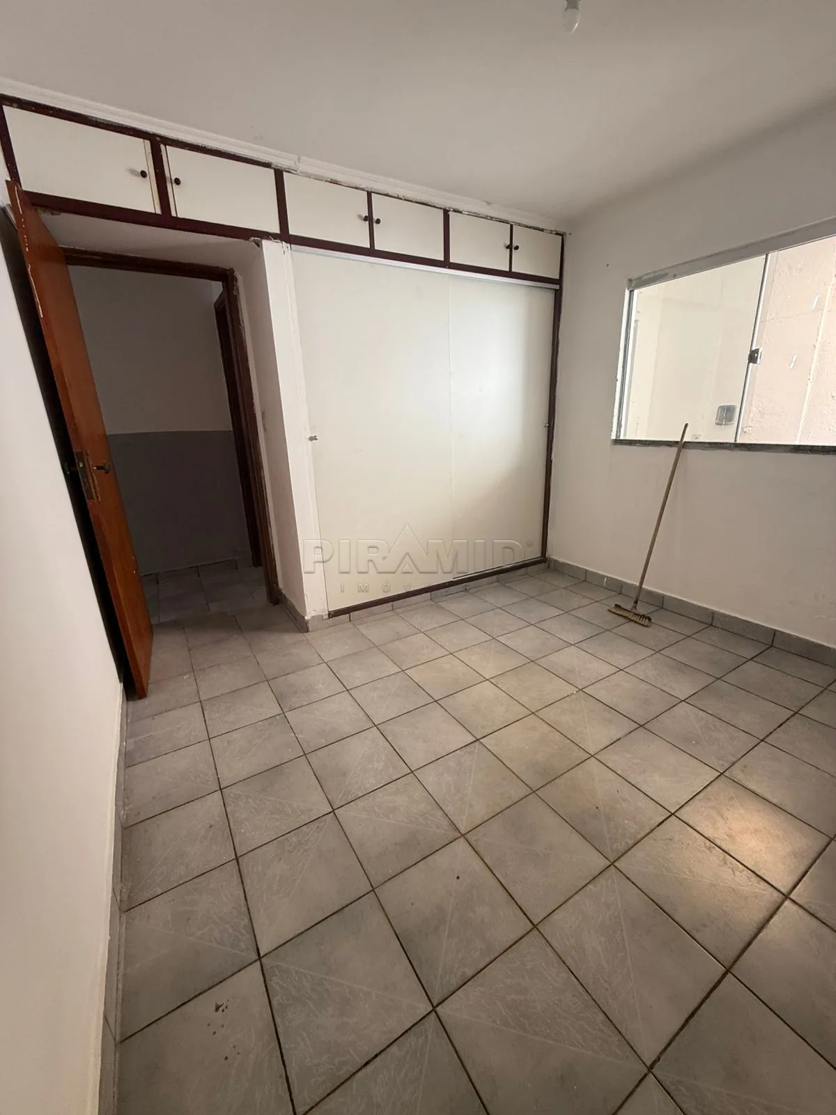 Comprar Casa / Padr&atilde;o em Ribeir&atilde;o Preto R$ 230.000,00 - Foto 5