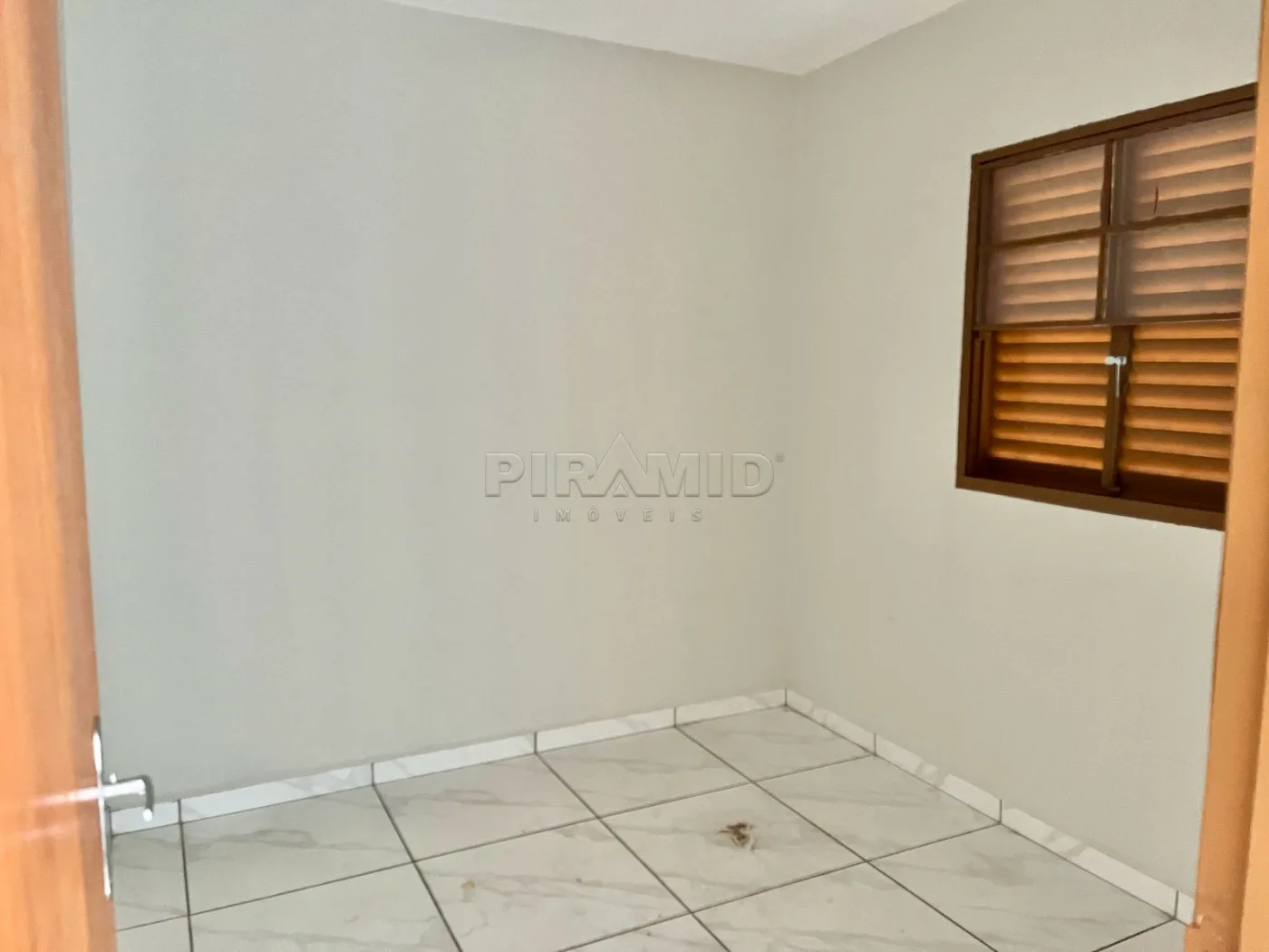 Comprar Casa / Padr&atilde;o em Ribeir&atilde;o Preto R$ 350.000,00 - Foto 3