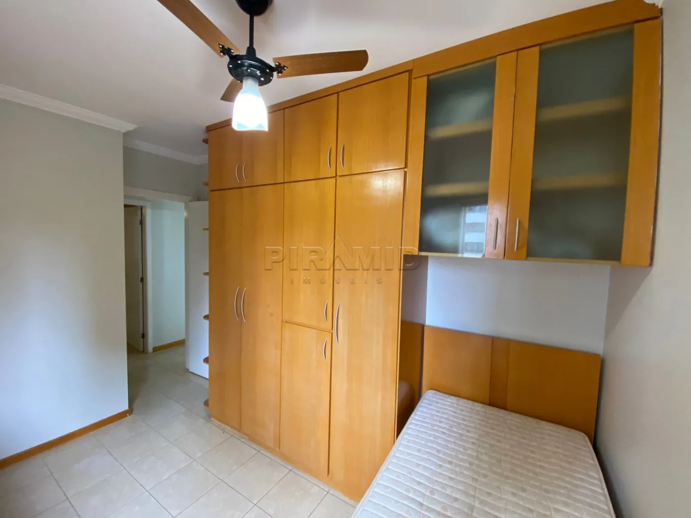 Alugar Apartamento / Padr&atilde;o em Ribeir&atilde;o Preto R$ 1.800,00 - Foto 17