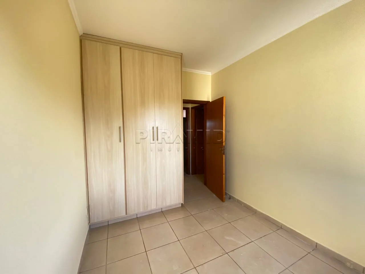 Alugar Apartamento / Padr&atilde;o em Ribeir&atilde;o Preto R$ 1.650,00 - Foto 11