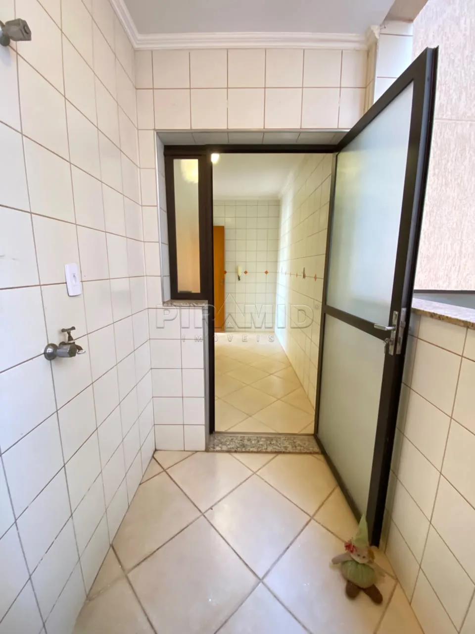 Alugar Apartamento / Padr&atilde;o em Ribeir&atilde;o Preto R$ 1.650,00 - Foto 14