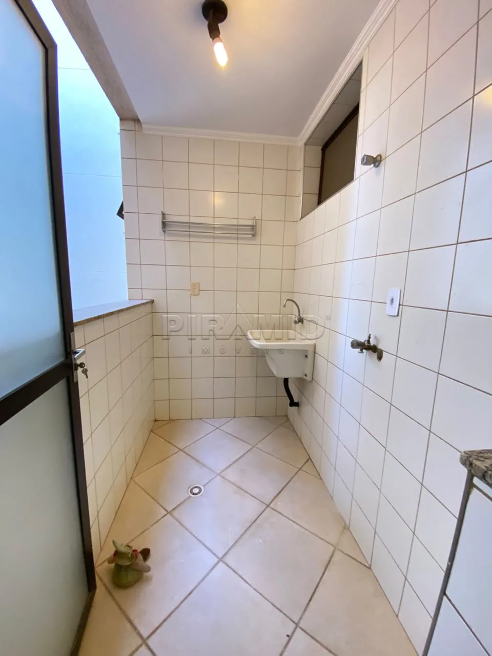 Alugar Apartamento / Padr&atilde;o em Ribeir&atilde;o Preto R$ 1.650,00 - Foto 17