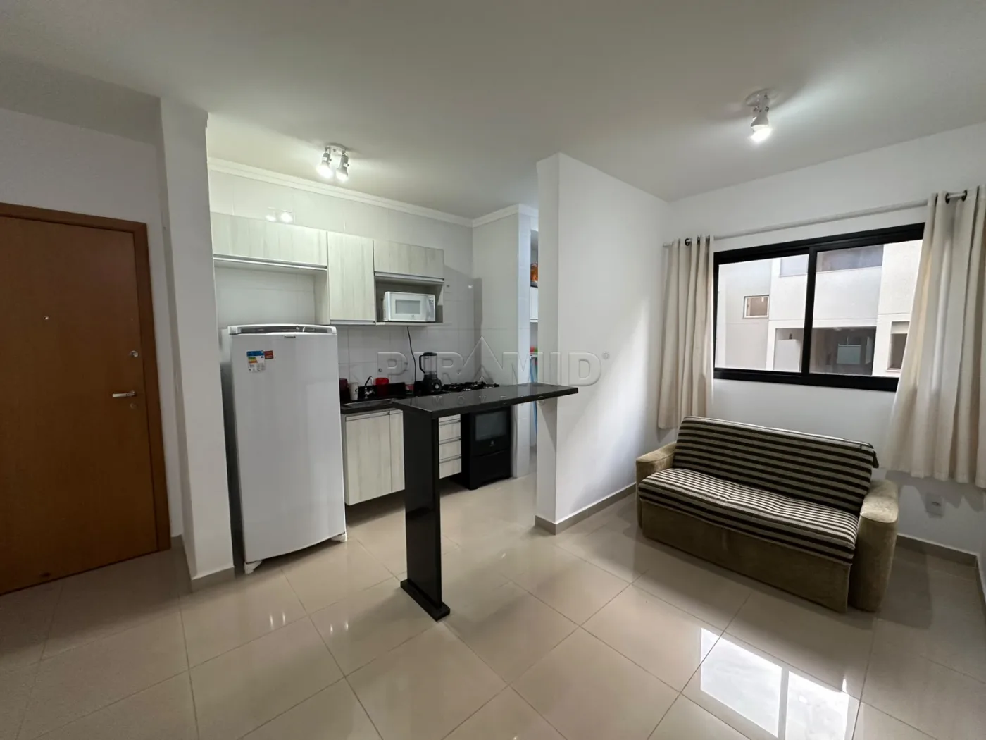 Alugar Apartamento / Padr&atilde;o em Ribeir&atilde;o Preto R$ 1.400,00 - Foto 1