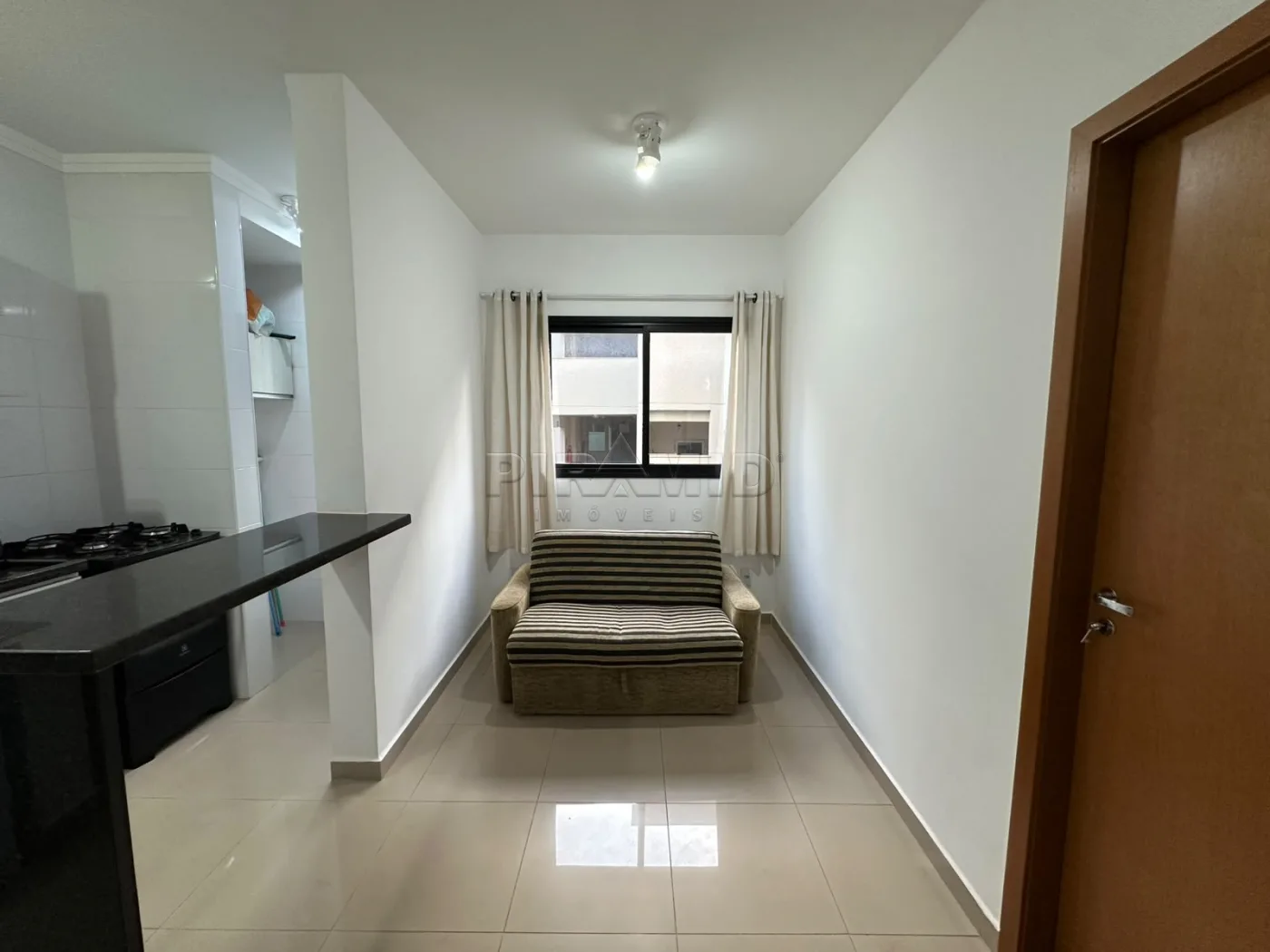 Alugar Apartamento / Padr&atilde;o em Ribeir&atilde;o Preto R$ 1.400,00 - Foto 2