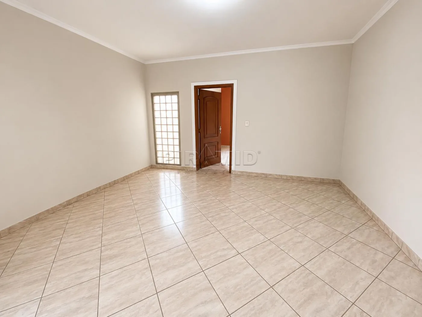 Alugar Casa / Padr&atilde;o em Ribeir&atilde;o Preto R$ 1.750,00 - Foto 1