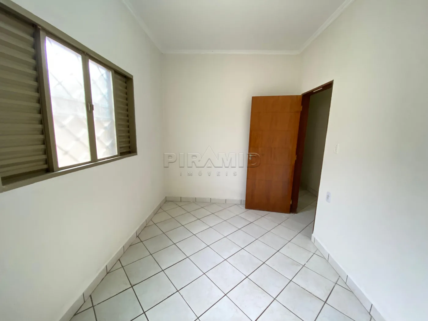 Alugar Casa / Padr&atilde;o em Ribeir&atilde;o Preto R$ 1.750,00 - Foto 3