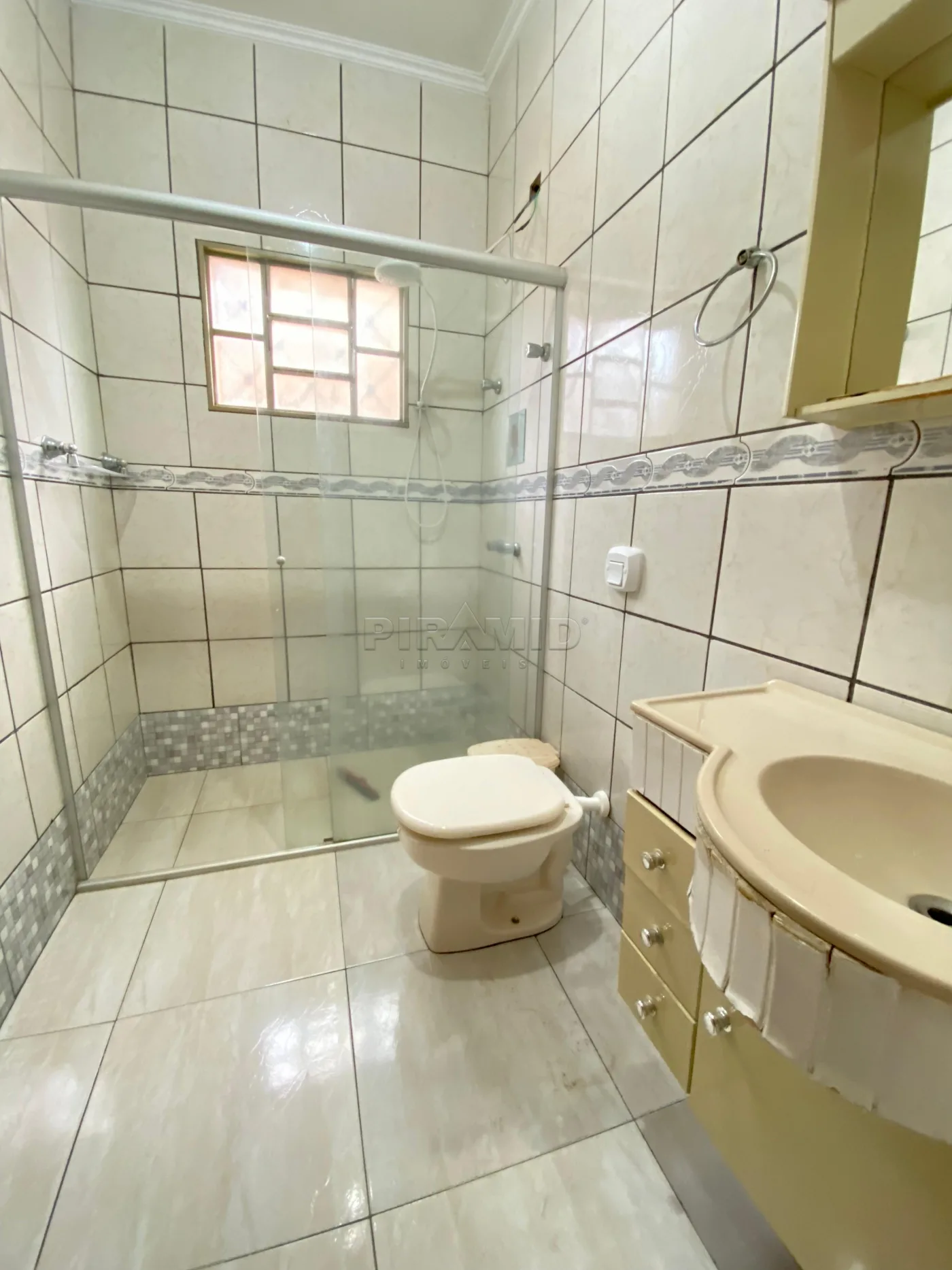 Alugar Casa / Padr&atilde;o em Ribeir&atilde;o Preto R$ 1.750,00 - Foto 4