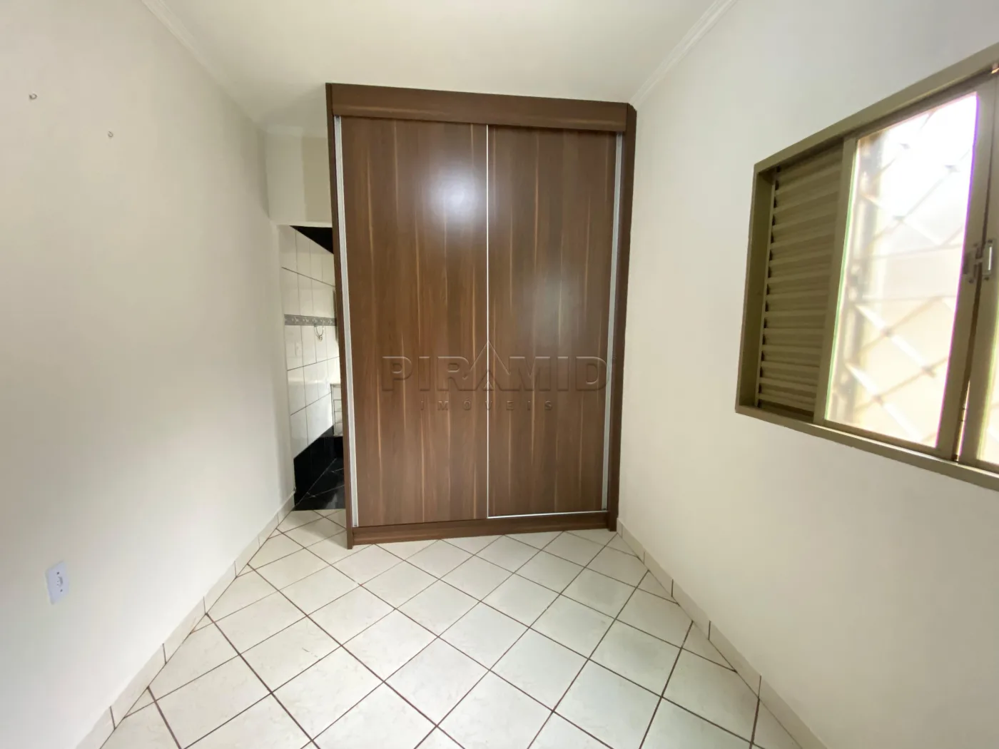 Alugar Casa / Padr&atilde;o em Ribeir&atilde;o Preto R$ 1.750,00 - Foto 5