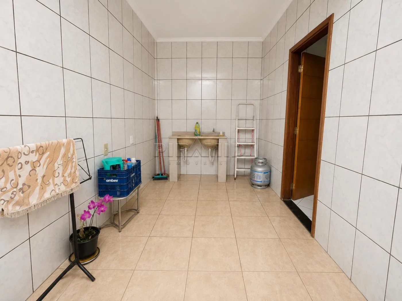 Alugar Casa / Padr&atilde;o em Ribeir&atilde;o Preto R$ 1.750,00 - Foto 14