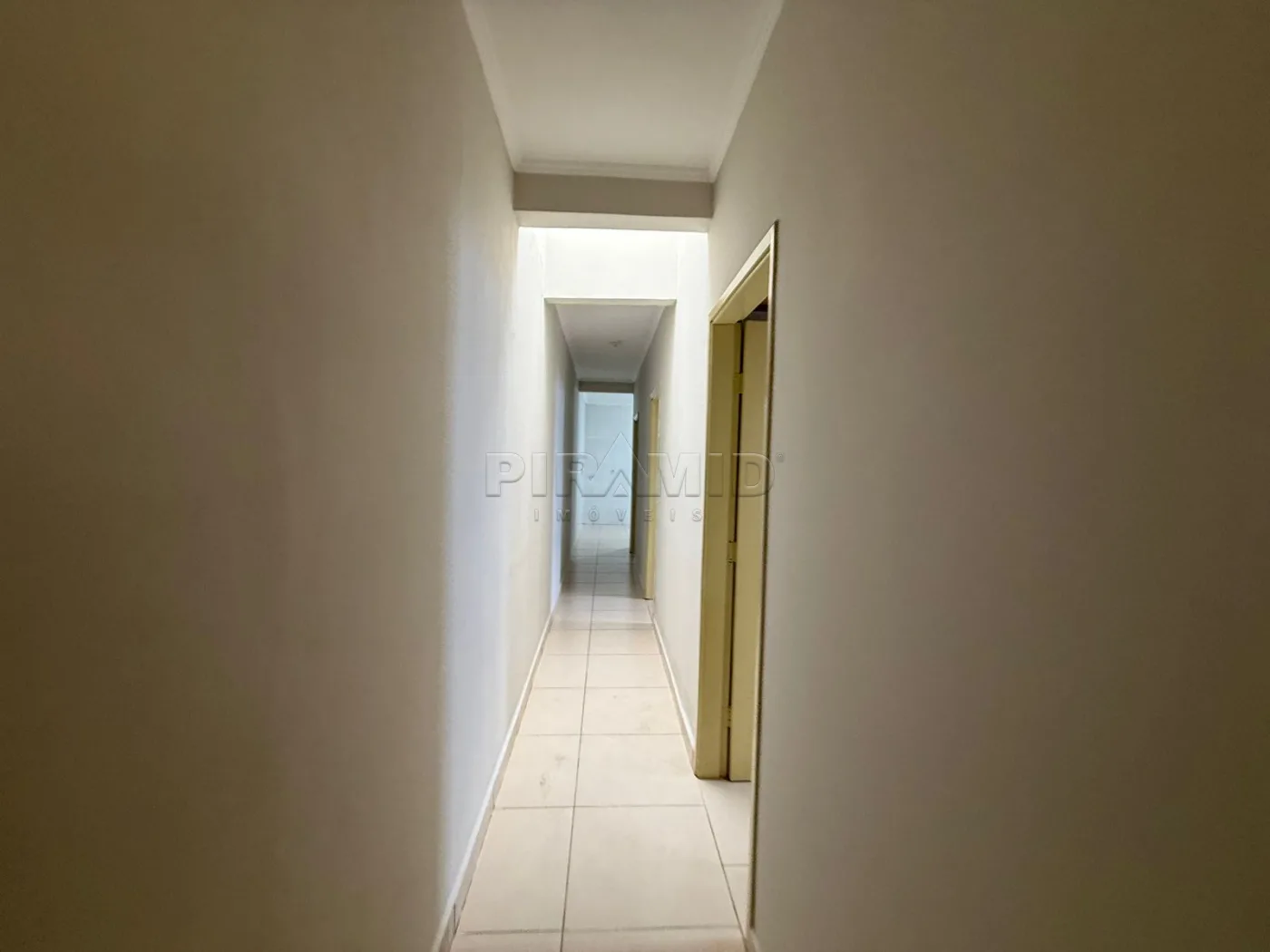 Alugar Casa / Padr&atilde;o em Ribeir&atilde;o Preto R$ 2.300,00 - Foto 4