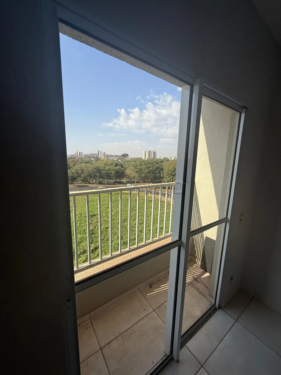 Alugar Apartamento / Padr&atilde;o em Ribeir&atilde;o Preto R$ 800,00 - Foto 3