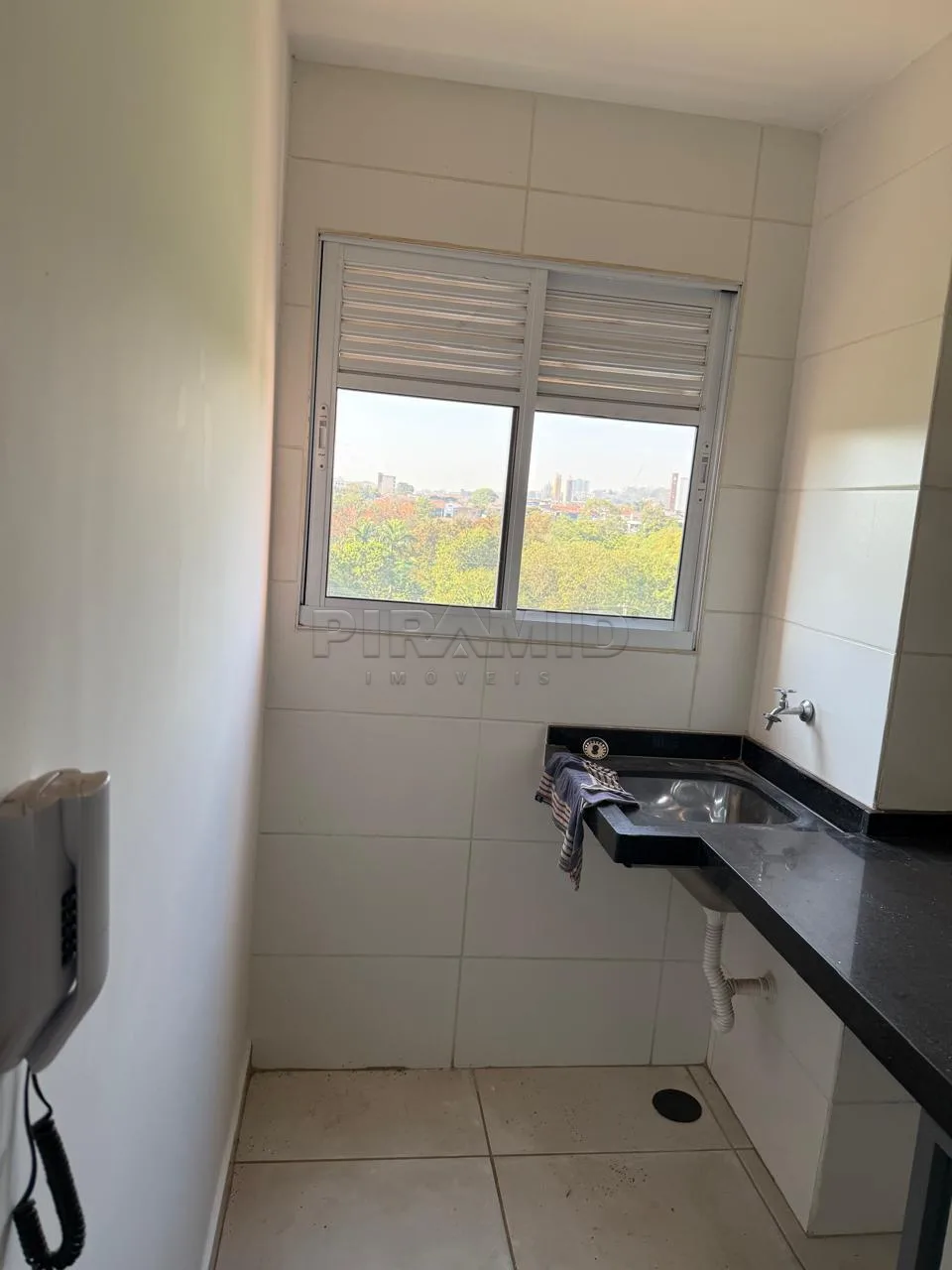 Alugar Apartamento / Padr&atilde;o em Ribeir&atilde;o Preto R$ 800,00 - Foto 4