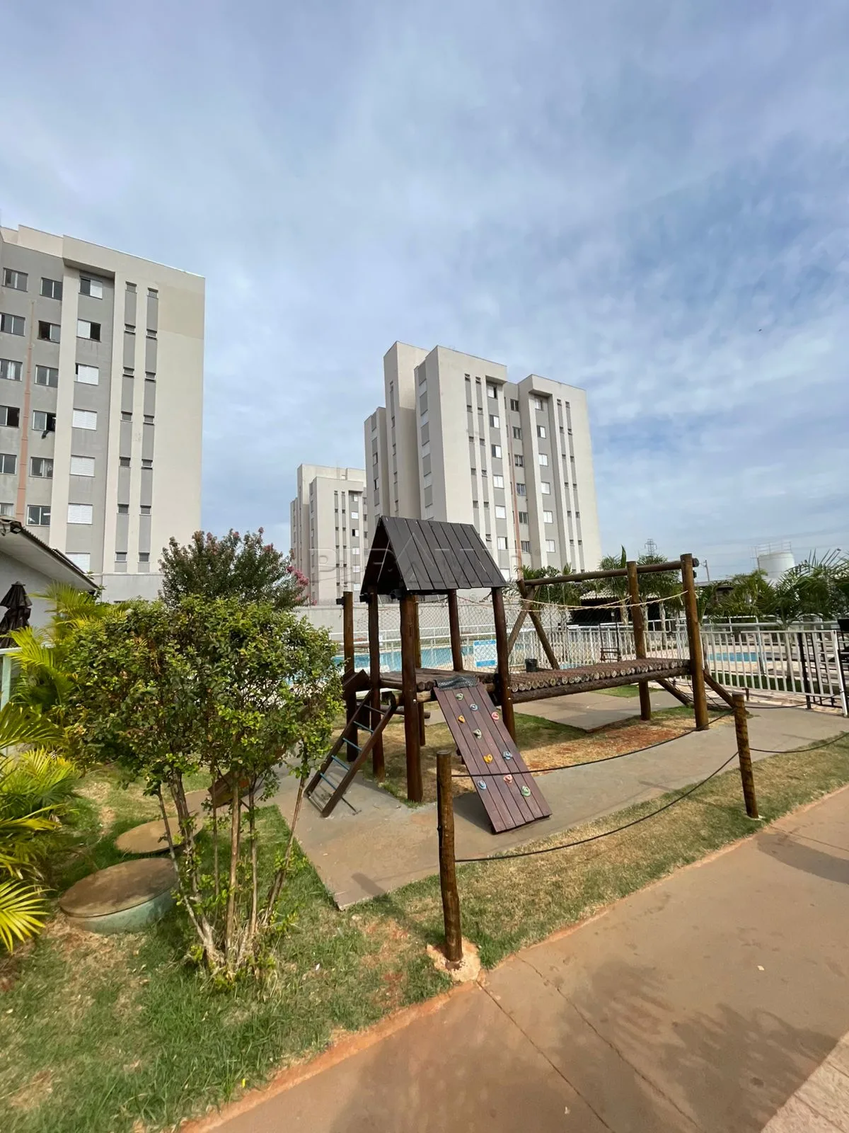 Alugar Apartamento / Padr&atilde;o em Ribeir&atilde;o Preto R$ 1.700,00 - Foto 3