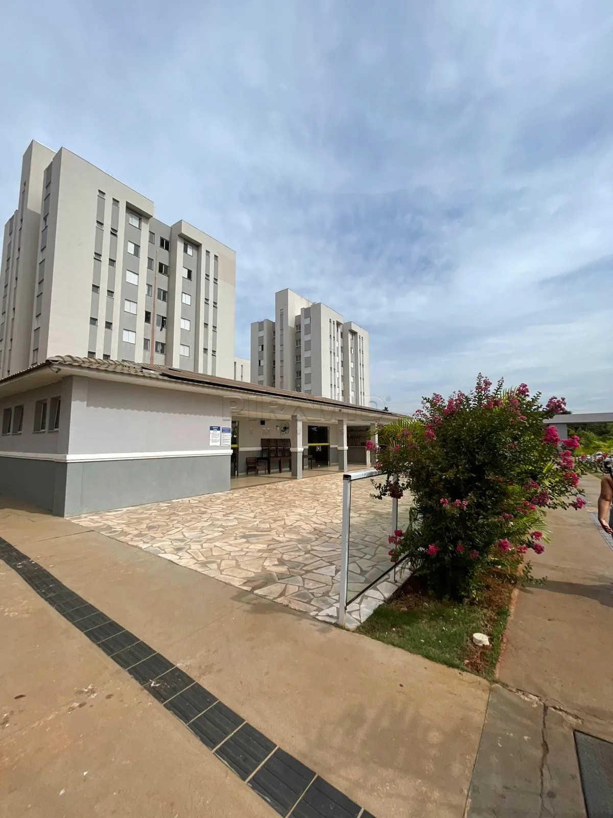 Alugar Apartamento / Padr&atilde;o em Ribeir&atilde;o Preto R$ 1.700,00 - Foto 4