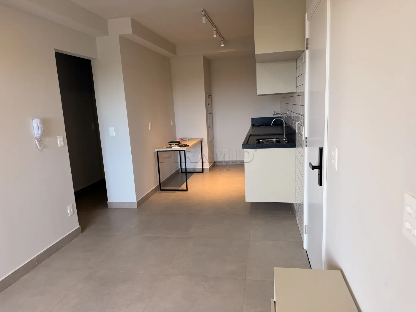 Alugar Apartamento / Padr&atilde;o em Ribeir&atilde;o Preto R$ 4.100,00 - Foto 1