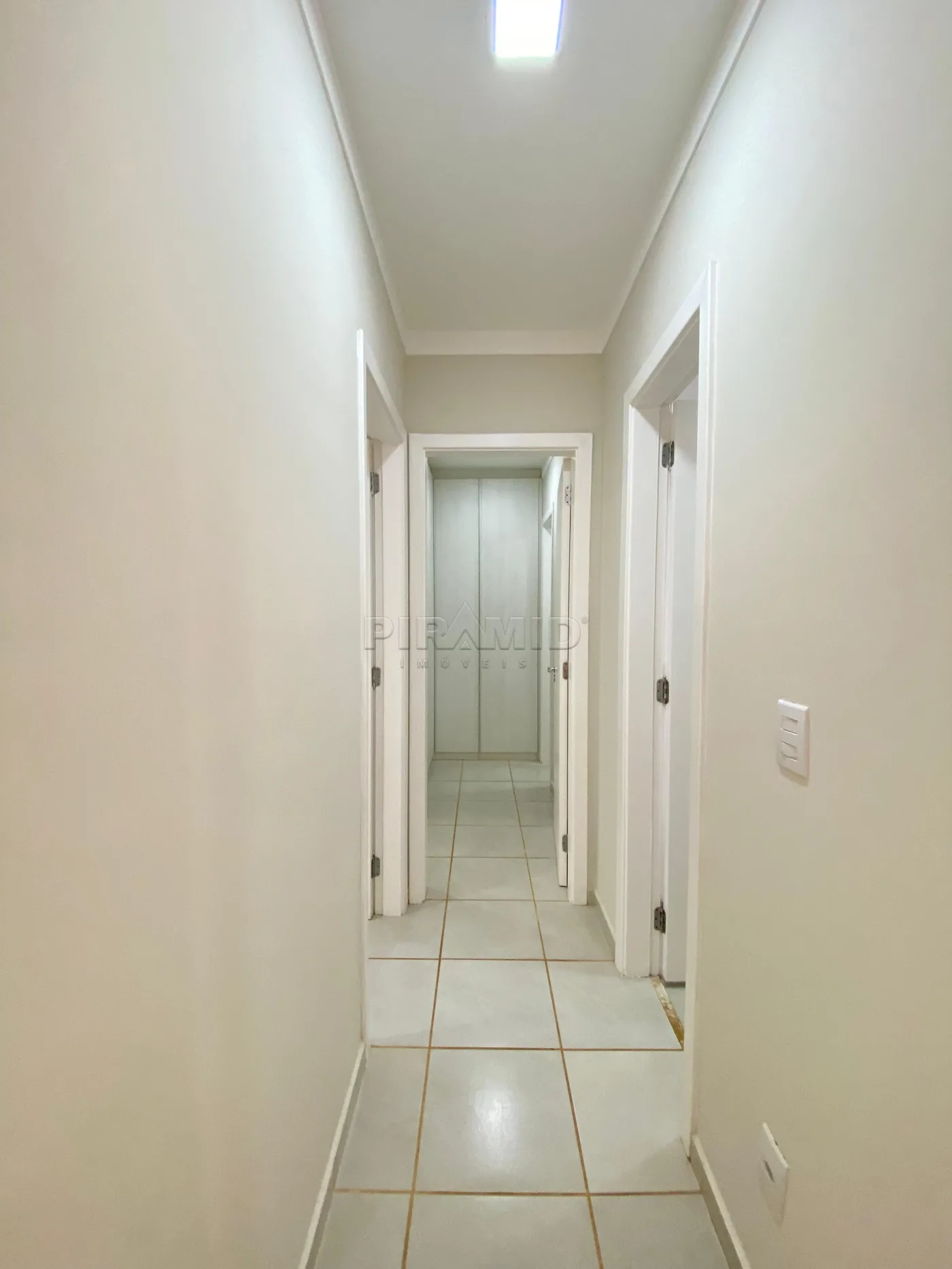 Alugar Apartamento / Padr&atilde;o em Ribeir&atilde;o Preto R$ 2.500,00 - Foto 4