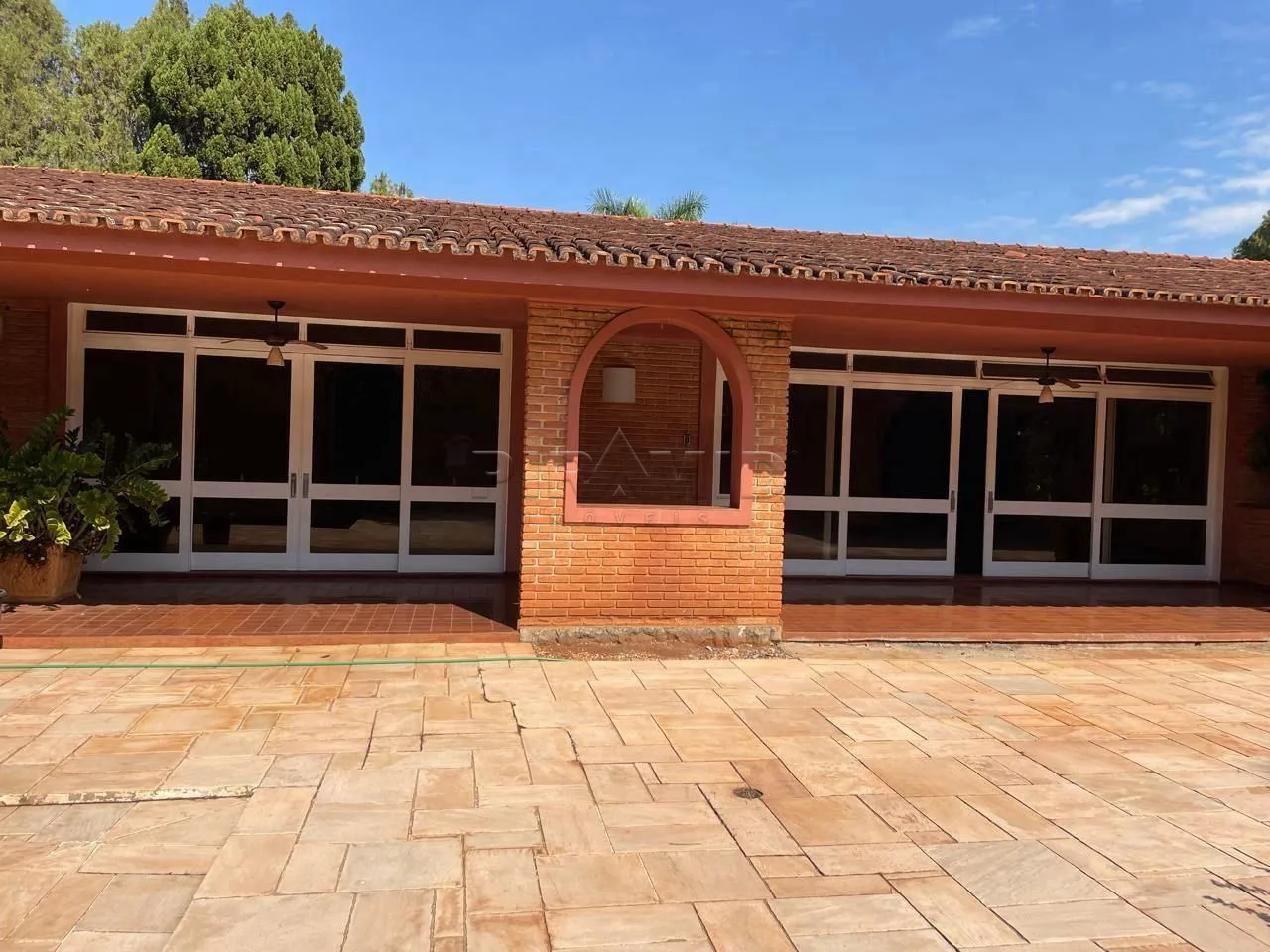 Alugar Casa / Padr&atilde;o em Ribeir&atilde;o Preto R$ 20.000,00 - Foto 1