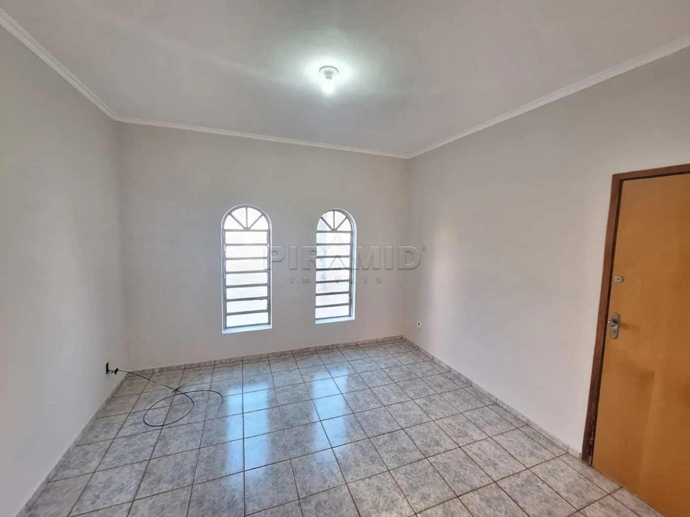 Alugar Casa / Padr&atilde;o em Ribeir&atilde;o Preto R$ 3.700,00 - Foto 3