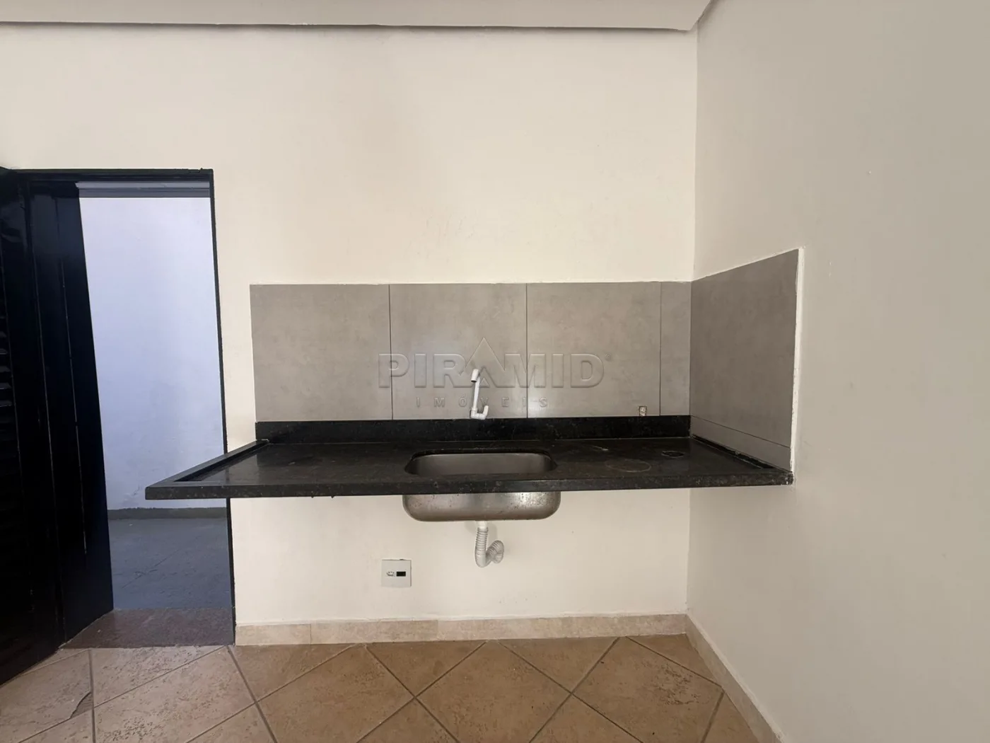 Alugar Comercial / Sal&atilde;o em Ribeir&atilde;o Preto R$ 1.600,00 - Foto 4