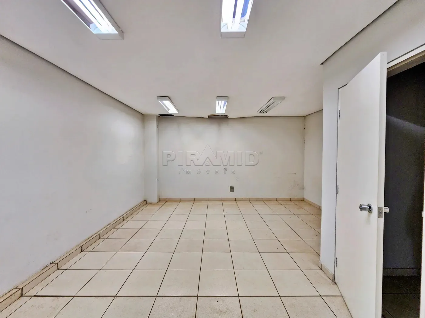 Alugar Comercial / Sal&atilde;o em Ribeir&atilde;o Preto R$ 15.000,00 - Foto 7