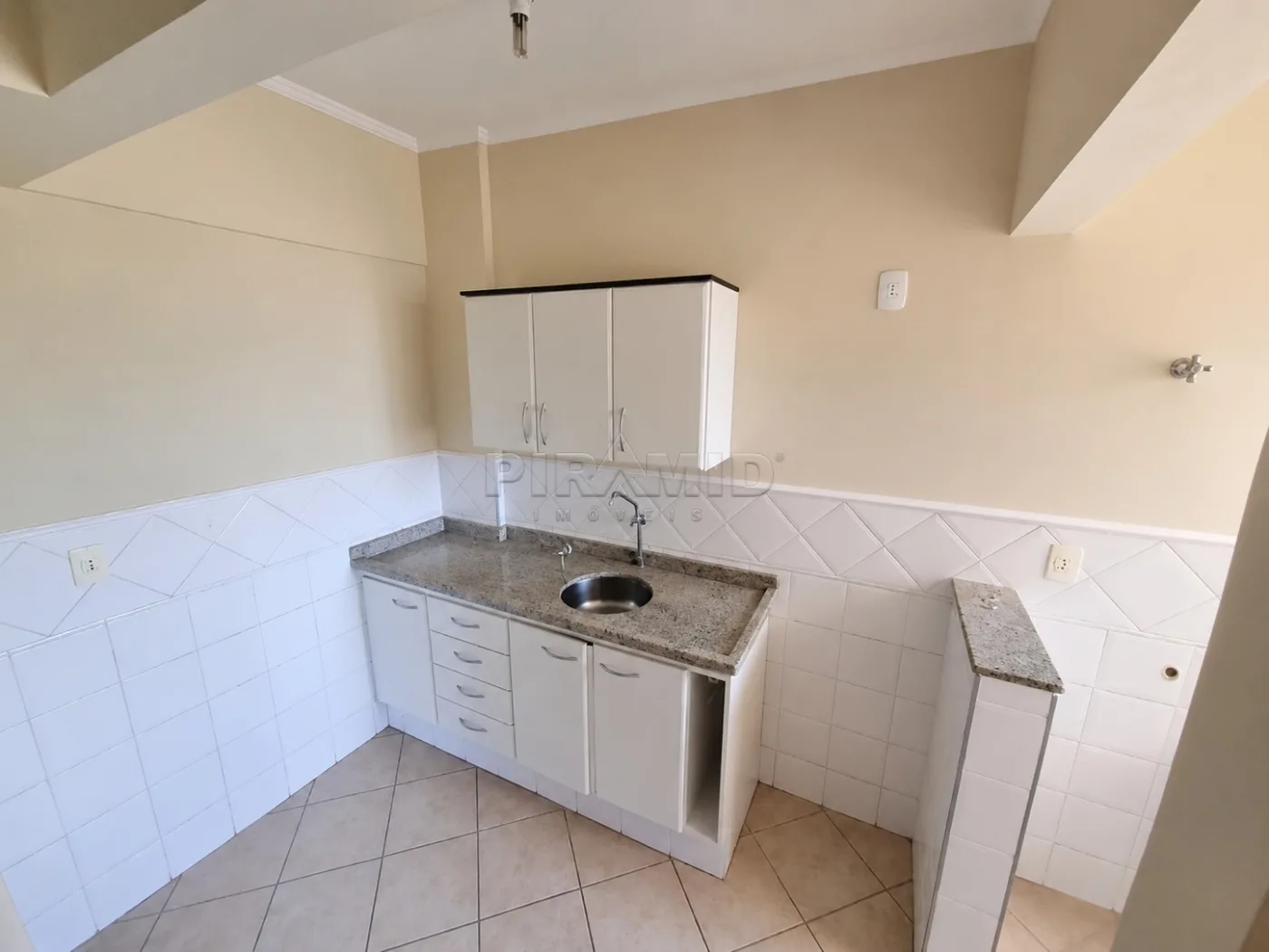 Alugar Apartamento / Padr&atilde;o em Ribeir&atilde;o Preto R$ 1.200,00 - Foto 2