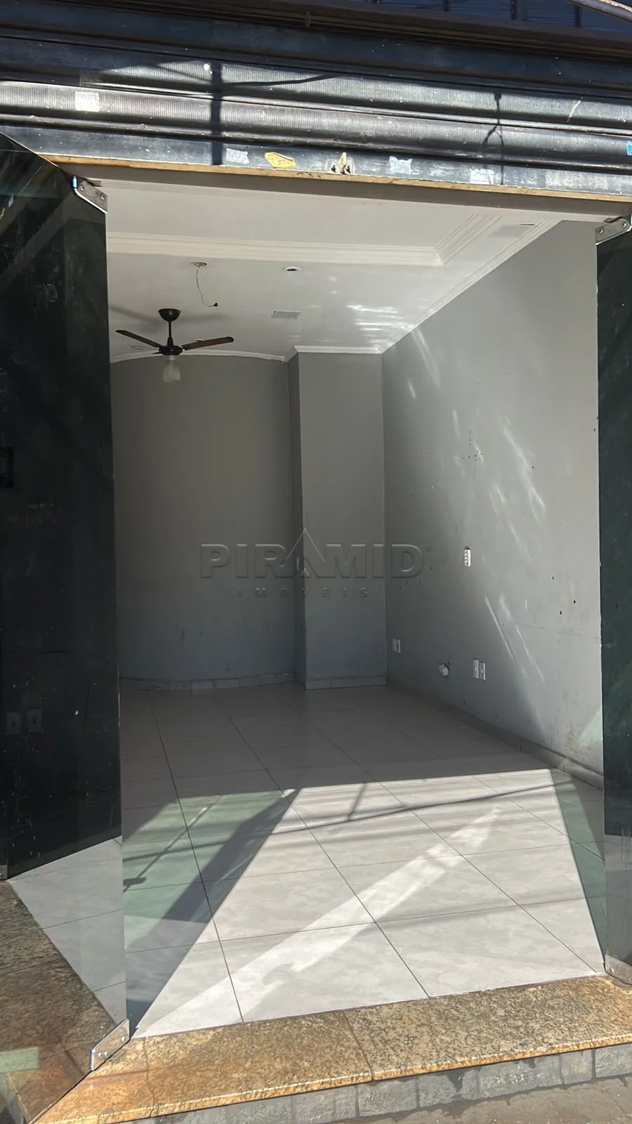 Alugar Comercial / Sal&atilde;o em Ribeir&atilde;o Preto R$ 1.500,00 - Foto 17
