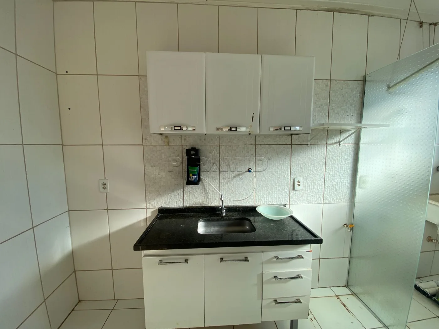 Alugar Apartamento / Padr&atilde;o em Ribeir&atilde;o Preto R$ 1.350,00 - Foto 2