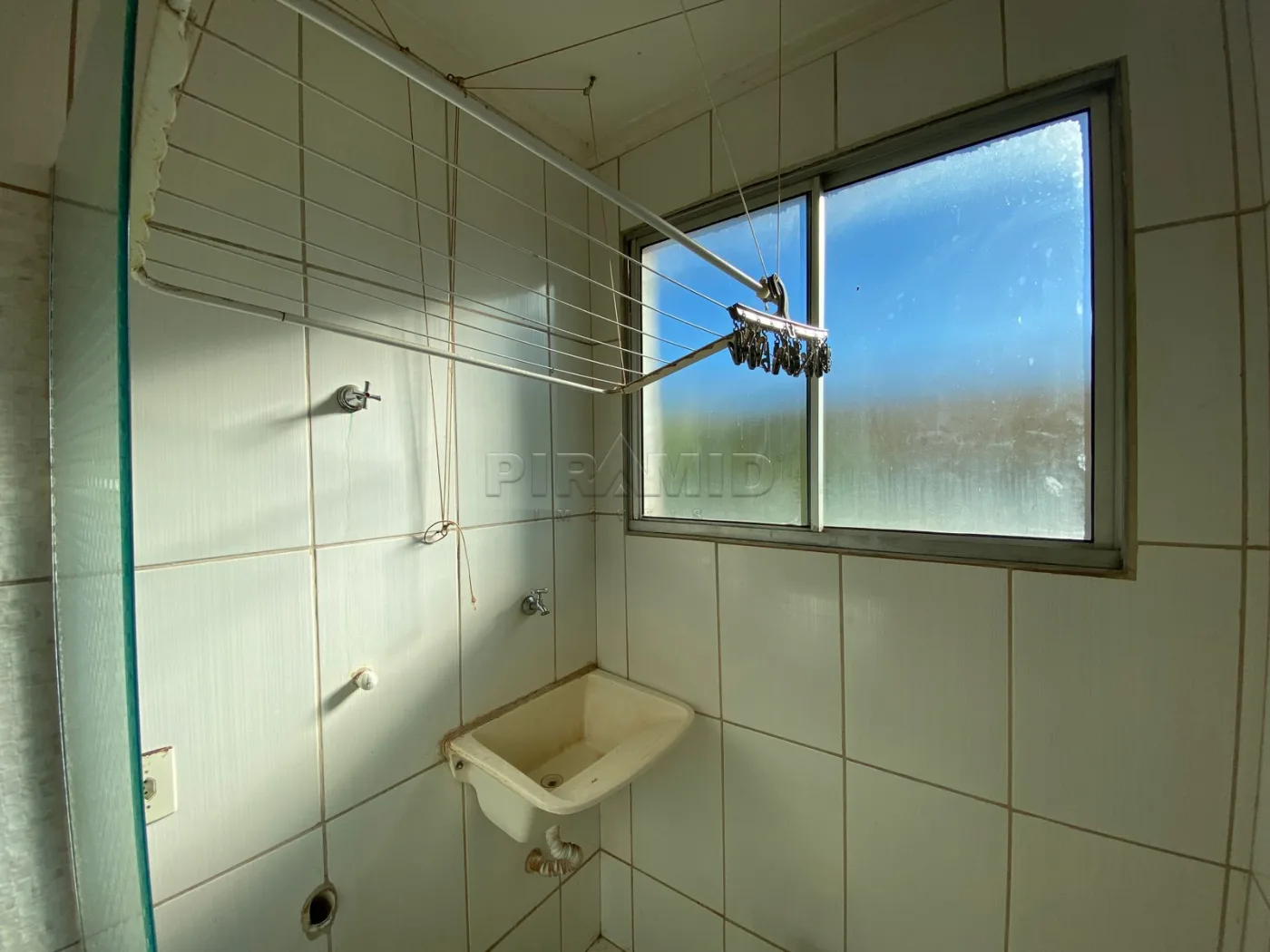 Alugar Apartamento / Padr&atilde;o em Ribeir&atilde;o Preto R$ 1.350,00 - Foto 4