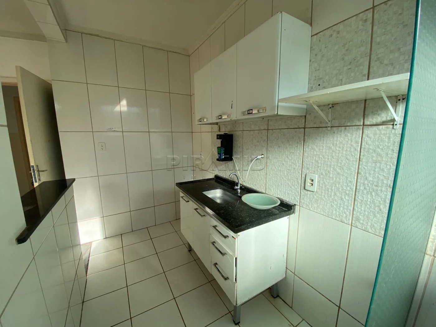 Alugar Apartamento / Padr&atilde;o em Ribeir&atilde;o Preto R$ 1.350,00 - Foto 5