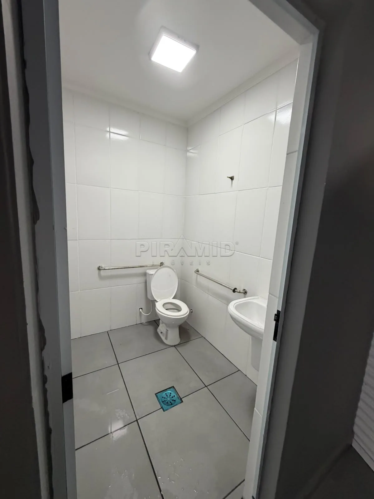 Alugar Comercial / Sal&atilde;o em Ribeir&atilde;o Preto R$ 3.800,00 - Foto 4