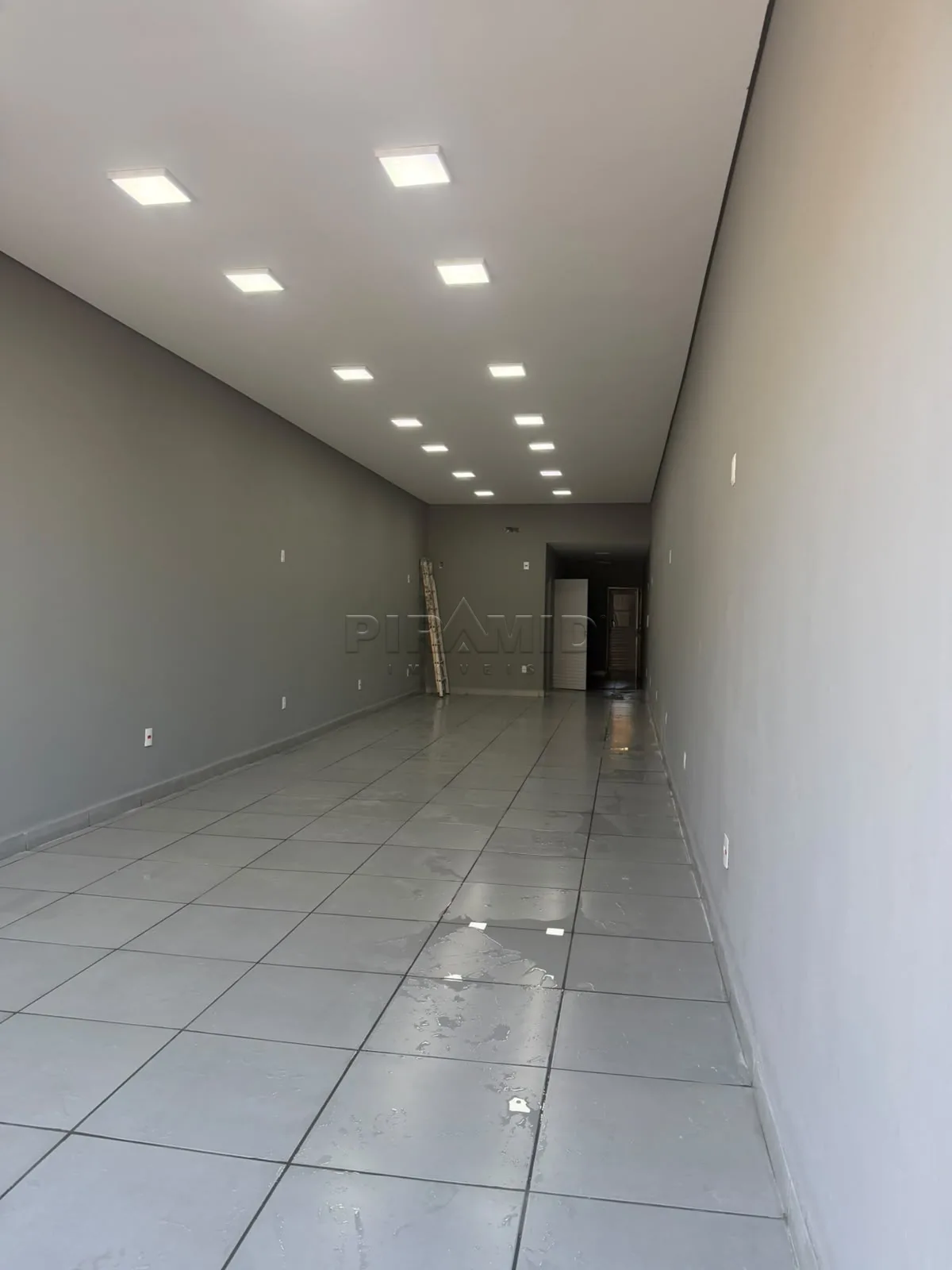 Alugar Comercial / Sal&atilde;o em Ribeir&atilde;o Preto R$ 3.800,00 - Foto 1