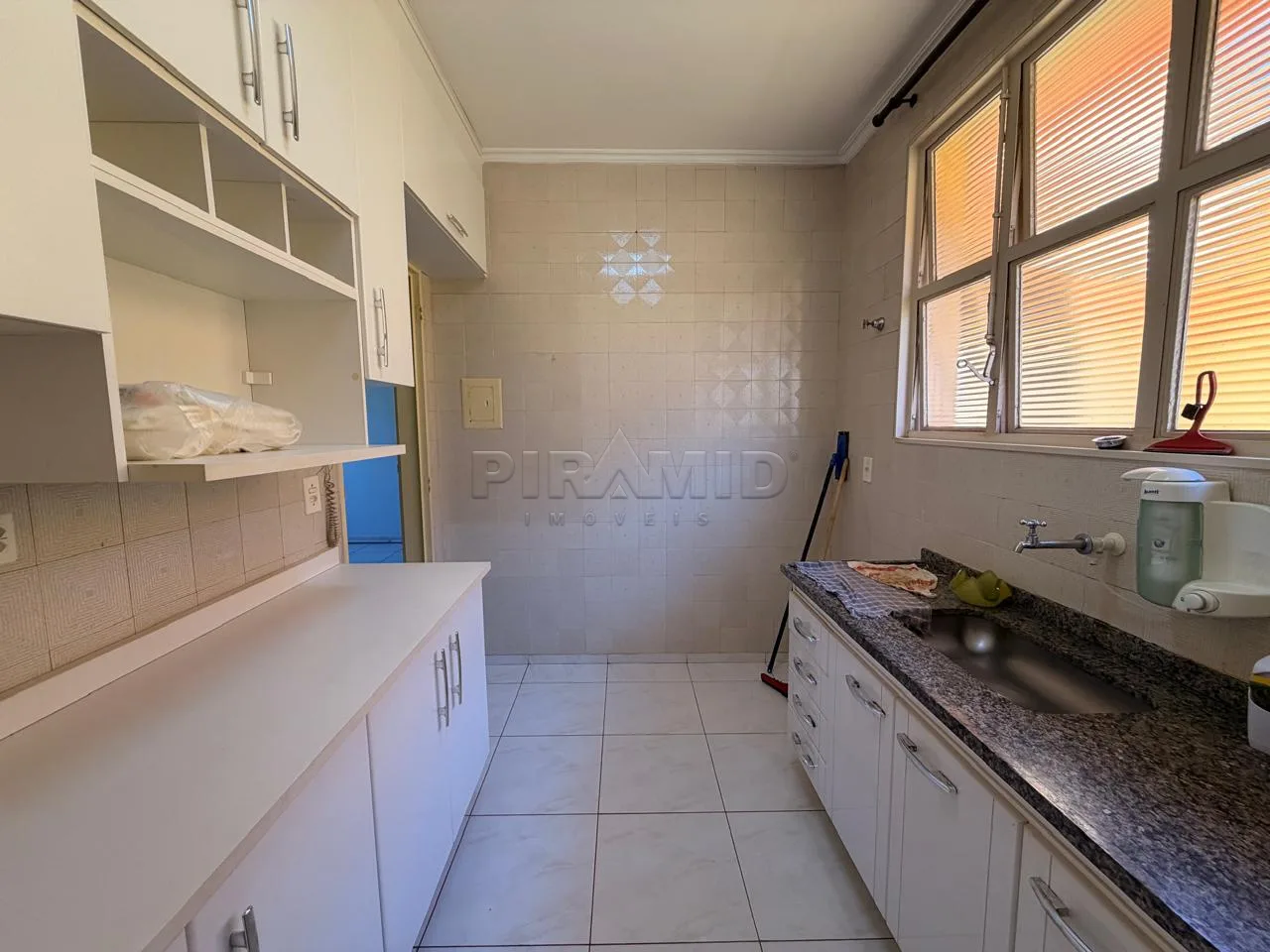 Alugar Apartamento / Padr&atilde;o em Ribeir&atilde;o Preto R$ 1.450,00 - Foto 8