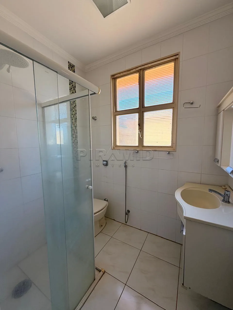 Alugar Apartamento / Padr&atilde;o em Ribeir&atilde;o Preto R$ 1.450,00 - Foto 15