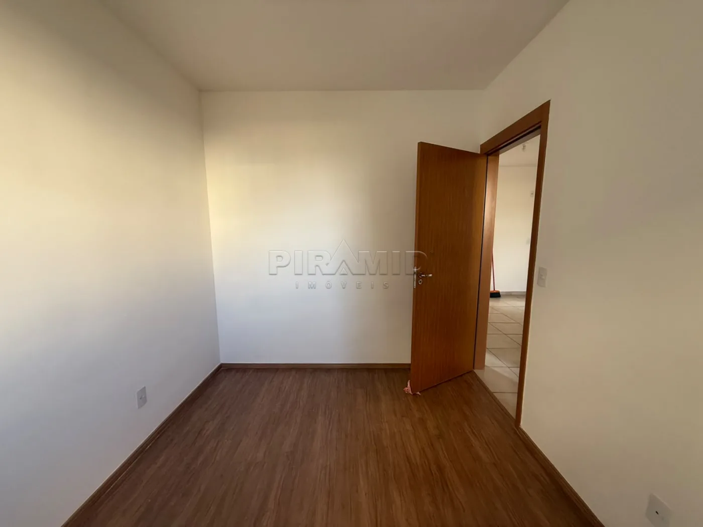 Alugar Apartamento / Padr&atilde;o em Ribeir&atilde;o Preto R$ 850,00 - Foto 4