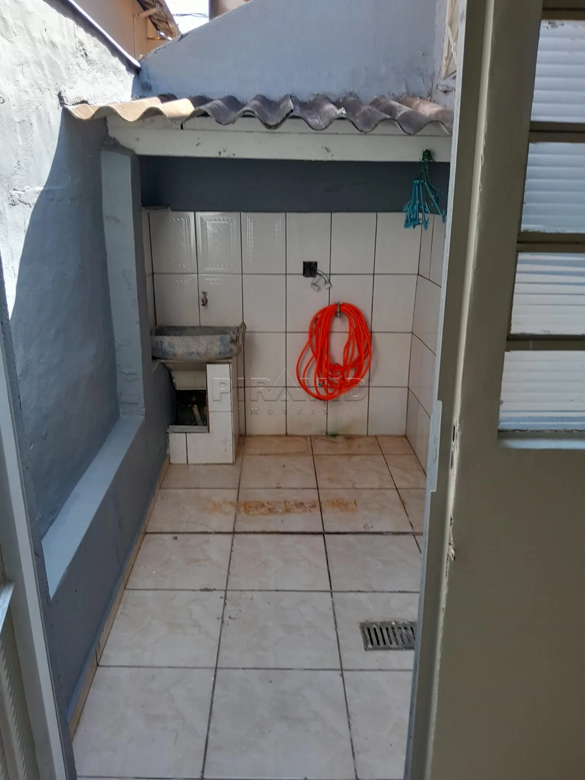 Alugar Casa / Padr&atilde;o em Ribeir&atilde;o Preto R$ 1.300,00 - Foto 14